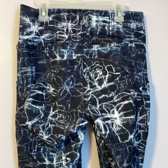 Spyder Active Floral Black Blue White Cropped Athletic Leggings size L - Picture 13 of 16